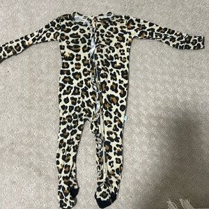 Posh peanut leopard ruffled zippered pajamas 3-6mo